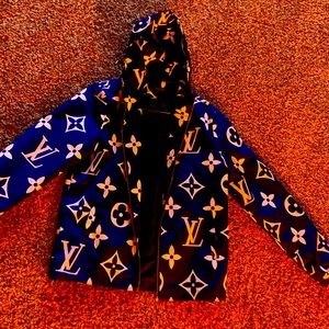 A woman or mend unisex fleece jacket